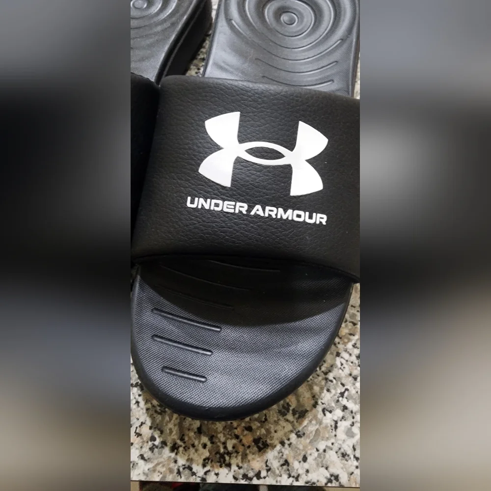 Under Armour kids, size 6Y,‎ black.